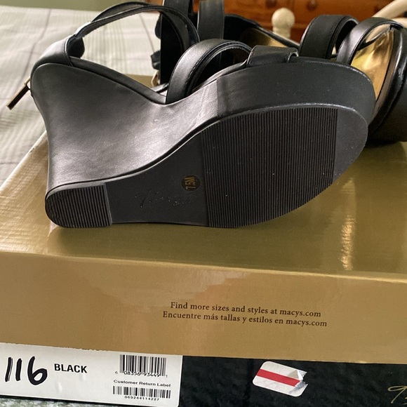 Never worn black wedges - Picture 5 of 6